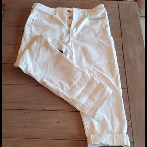 American Eagle white Tomgirl Jeans 12 Short